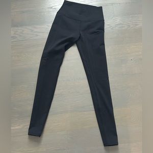 Alo leggings. Size small. Black. No shin high waste